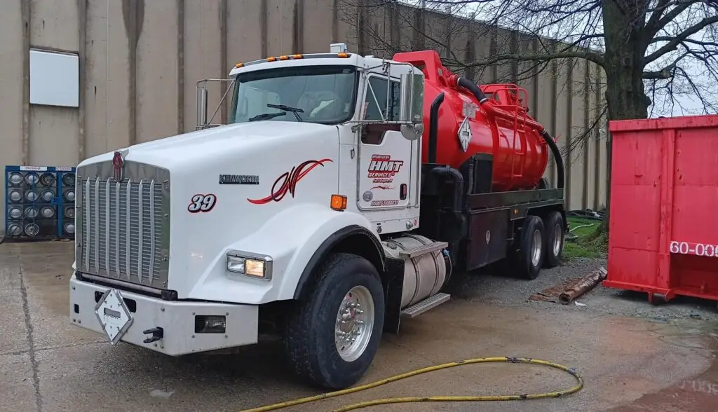 Kenworth Vacuum Truck holds 3,200 Gallons